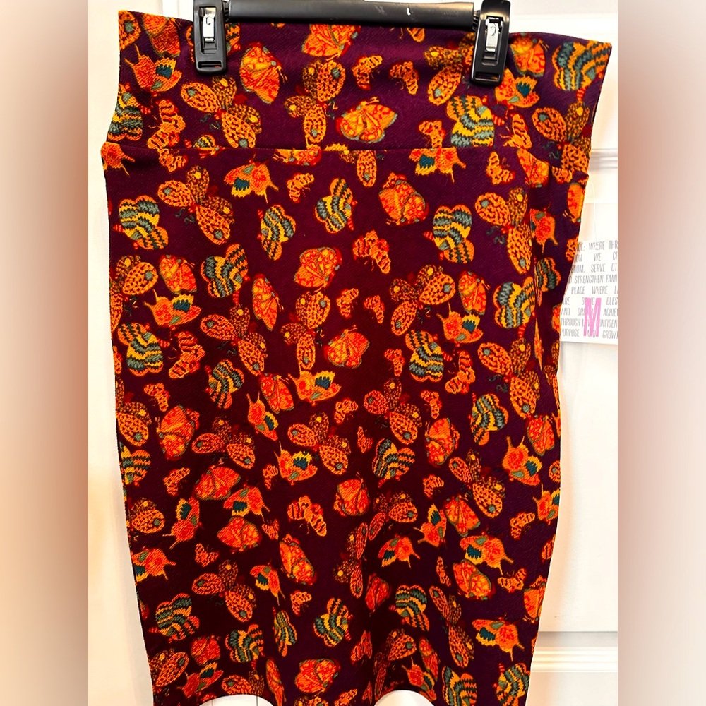 Size Medium LuLaroe Cassie Midi Skirt Size Medium